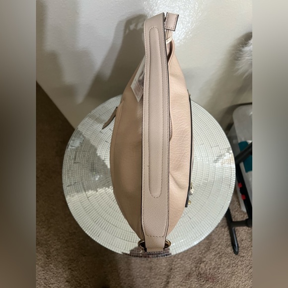 NWT Jessica Simpson shoulder purse. Color- wheat - Picture 3 of 6